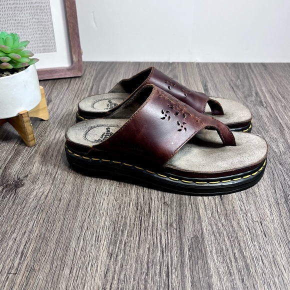 Dr. Martens | Vintage Y2K Thong Low Platform Sandals with Perforated Leather Sz7 - Picture 3 of 16